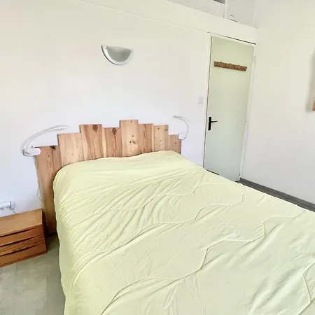 Location Type 2 à : Piscine Chauffée, Tennis, Près Commerces Et - Fr-1-231-293 *