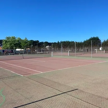 Casa de Férias Location Type 2 à : Piscine Chauffée, Tennis, Près Commerces Et - Fr-1-231-293