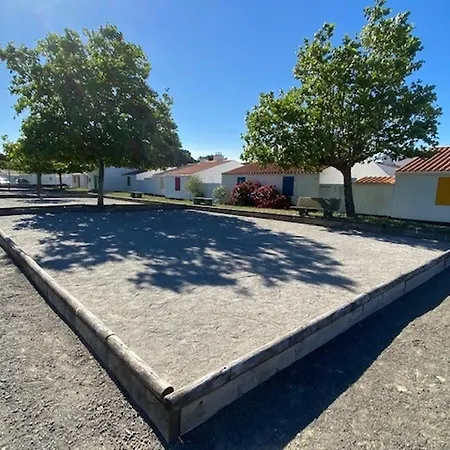 Location Type 2 A : Piscine Chauffee, Tennis, Pres Commerces Et - Fr-1-231-293