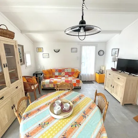 Location Type 2 à : Piscine Chauffée, Tennis, Près Commerces Et - Fr-1-231-293