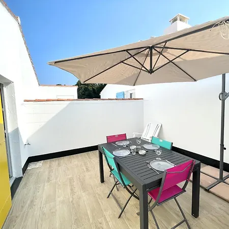 Casa de Férias Location Type 2 à : Piscine Chauffée, Tennis, Près Commerces Et - Fr-1-231-293