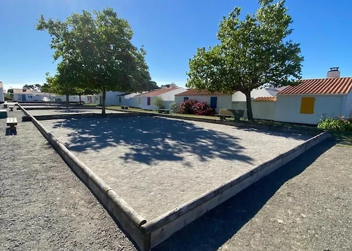 Location Type 2 A : Piscine Chauffee, Tennis, Pres Commerces Et - Fr-1-231-293